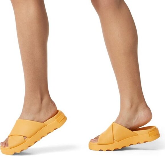 Sorel Viibe Crisscross Slide Sandals Leather Slip On Yellow Ray Sizes 7.5 NEW - Picture 1 of 7
